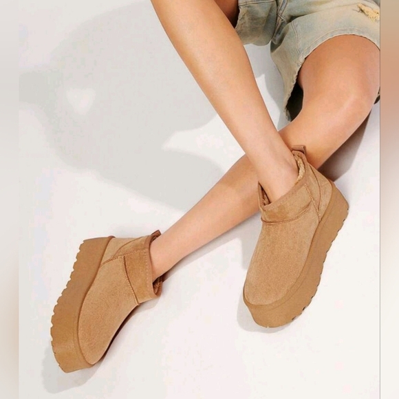 NEW! Suede Slip On Lug Sole Ankle Booties NWT Size 8 - Picture 5 of 5